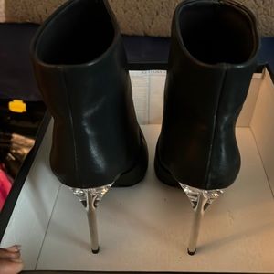 Never worn, size 7